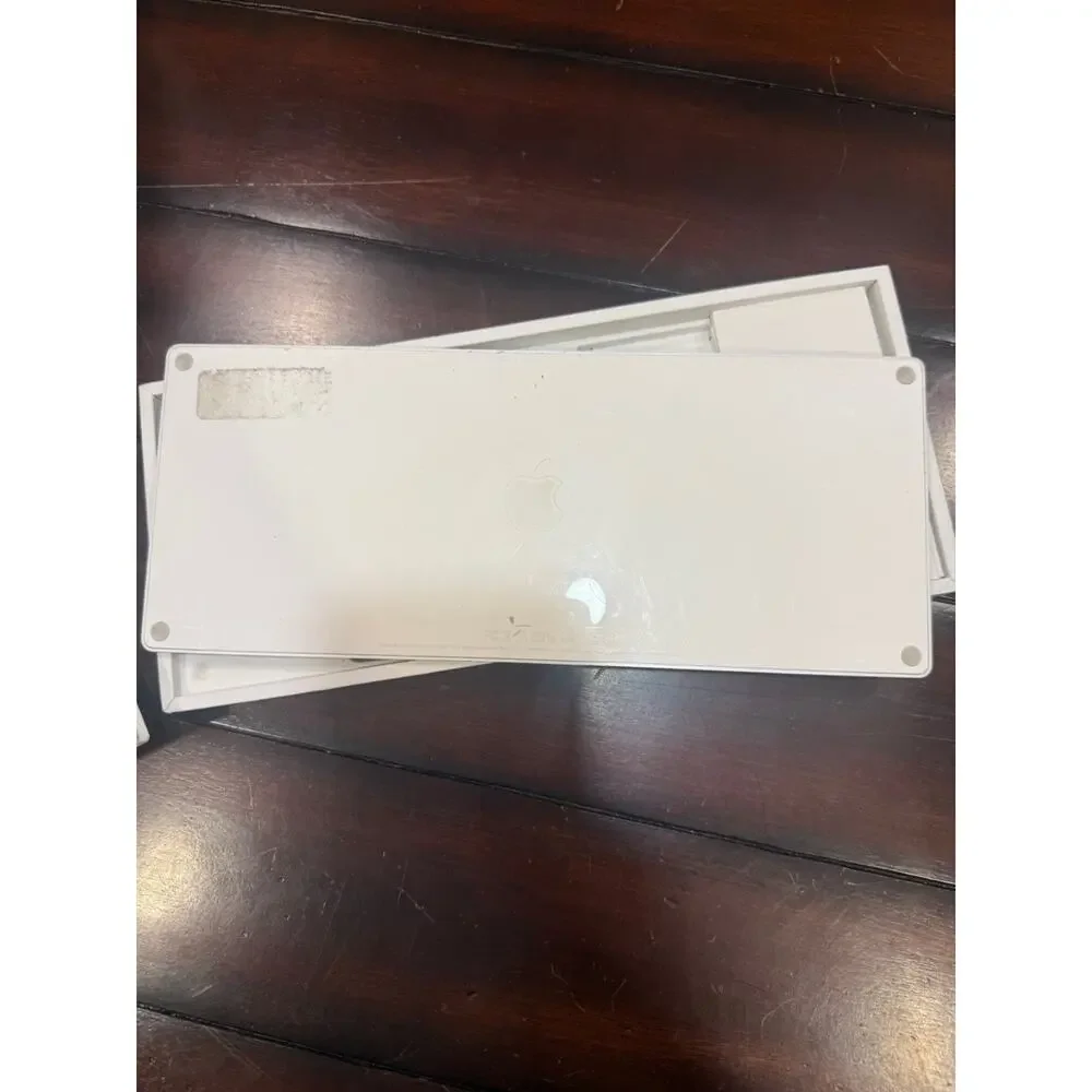 Apple Magic Keyboard White (MLA22LL/A) Model A1644 With Box Tape Mark On Back